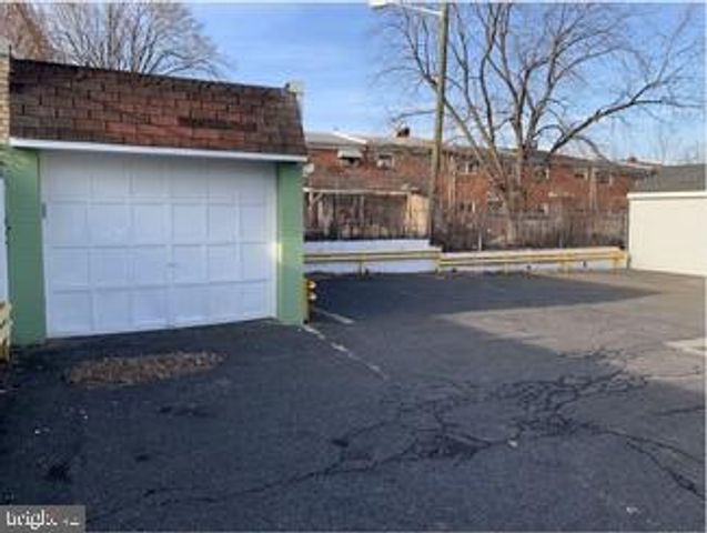 2809 RIVER RD, Camden, NJ 08105