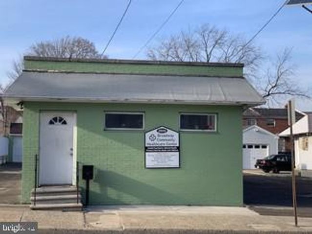 2809 RIVER RD, Camden, NJ 08105