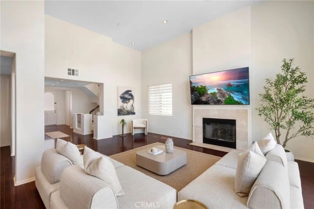 5668 Como, Woodland Hills, CA 91367