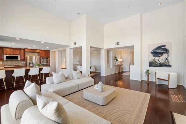 5668 Como, Woodland Hills, CA 91367