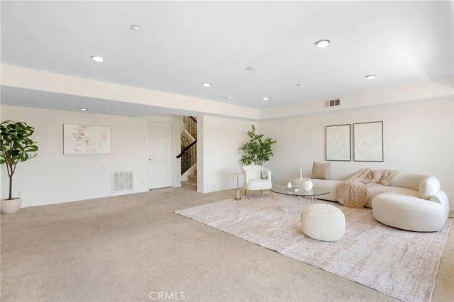 5668 Como, Woodland Hills, CA 91367