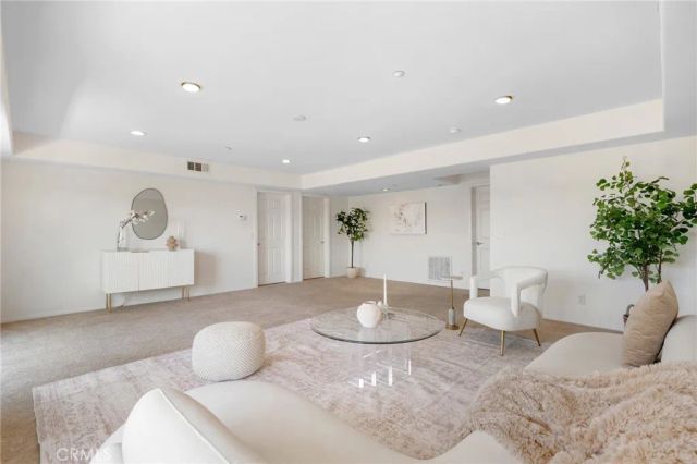 5668 Como, Woodland Hills, CA 91367