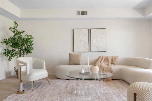 5668 Como, Woodland Hills, CA 91367