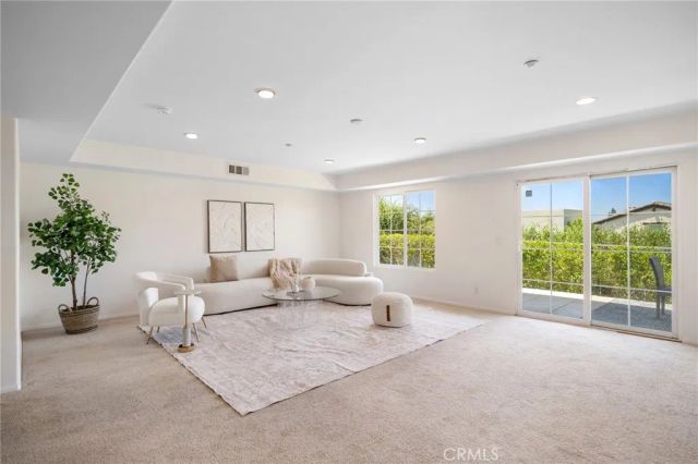 5668 Como, Woodland Hills, CA 91367