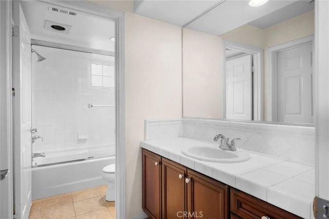 5668 Como, Woodland Hills, CA 91367