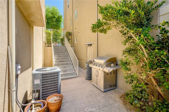 5668 Como, Woodland Hills, CA 91367