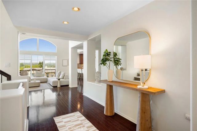 5668 Como, Woodland Hills, CA 91367