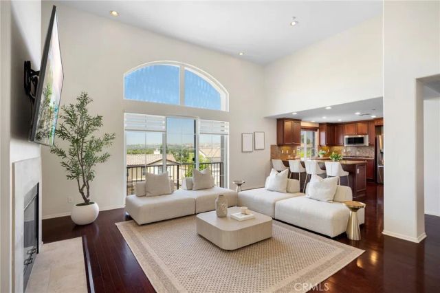 5668 Como, Woodland Hills, CA 91367