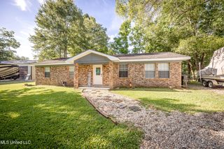 8813 Stonewall Street, Ocean Springs, MS 39564