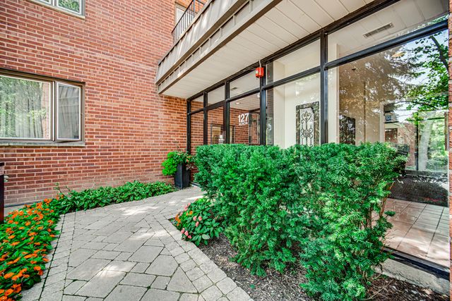127 Acacia Circle 505, Indian Head Park, IL 60525