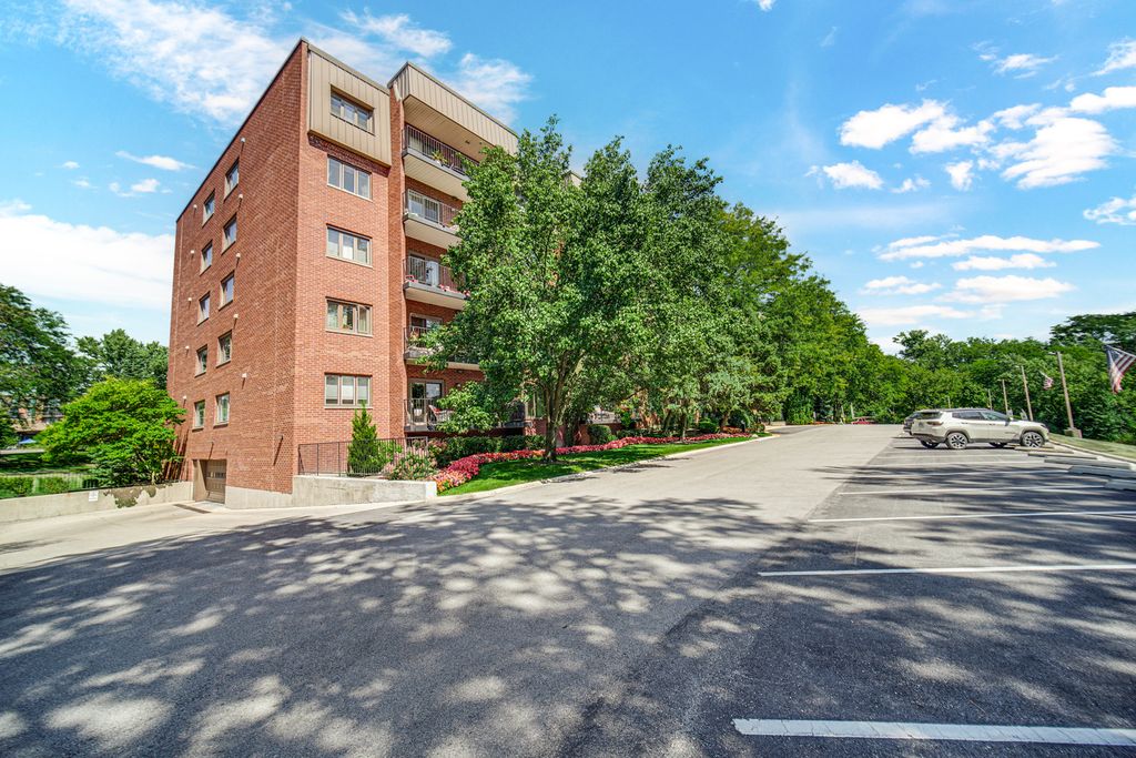 127 Acacia Circle 505, Indian Head Park, IL 60525