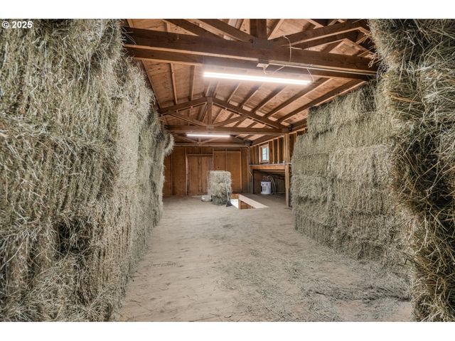 67391 HOLLYWOOD Rd, Deer Island, OR 97054