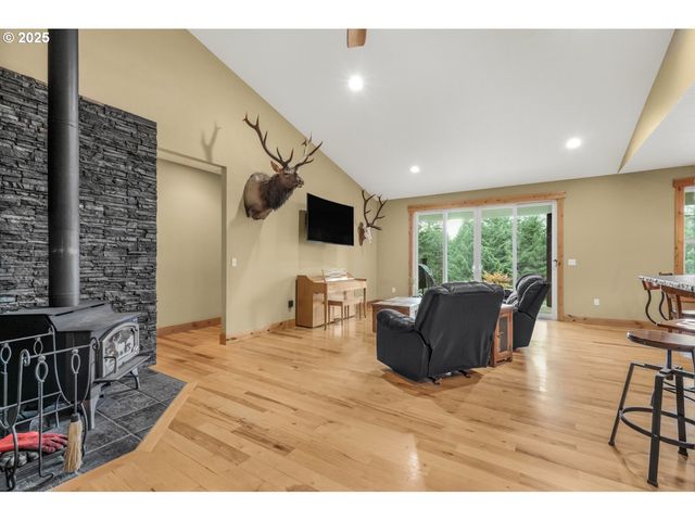 67391 HOLLYWOOD Rd, Deer Island, OR 97054