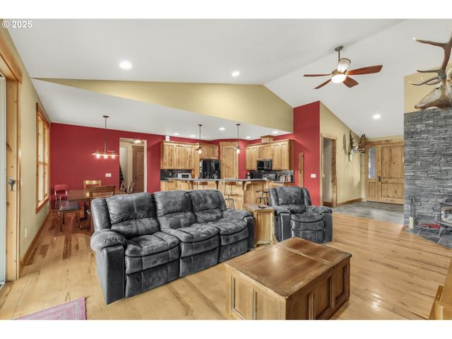 67391 HOLLYWOOD Rd, Deer Island, OR 97054