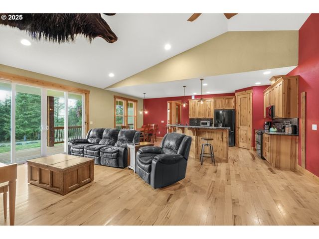 67391 HOLLYWOOD Rd, Deer Island, OR 97054