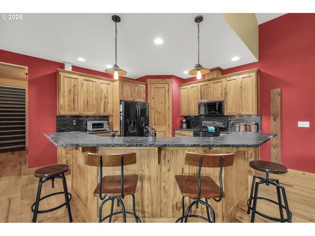 67391 HOLLYWOOD Rd, Deer Island, OR 97054