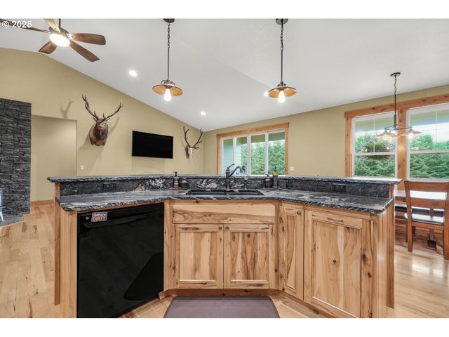 67391 HOLLYWOOD Rd, Deer Island, OR 97054