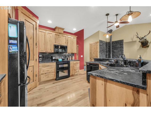 67391 HOLLYWOOD Rd, Deer Island, OR 97054