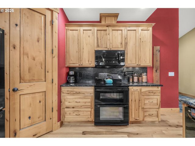 67391 HOLLYWOOD Rd, Deer Island, OR 97054