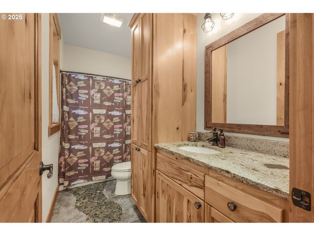 67391 HOLLYWOOD Rd, Deer Island, OR 97054