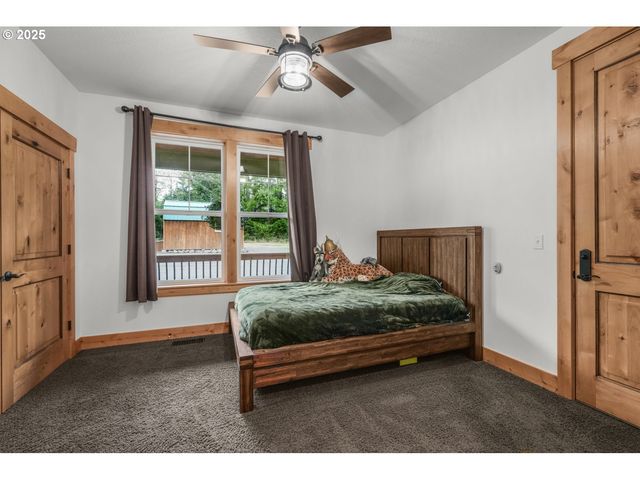 67391 HOLLYWOOD Rd, Deer Island, OR 97054