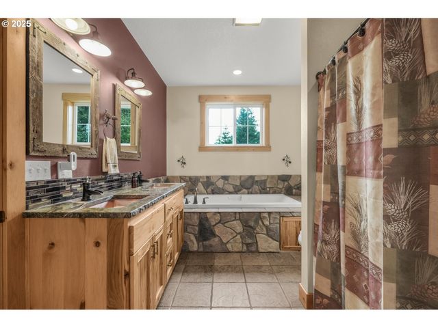 67391 HOLLYWOOD Rd, Deer Island, OR 97054