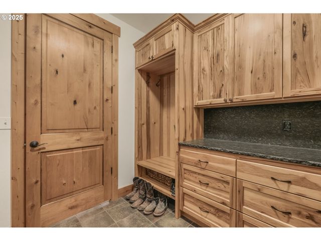 67391 HOLLYWOOD Rd, Deer Island, OR 97054