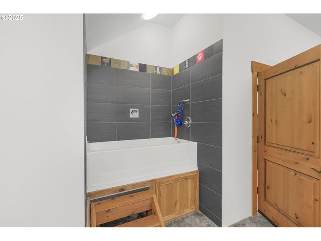 67391 HOLLYWOOD Rd, Deer Island, OR 97054