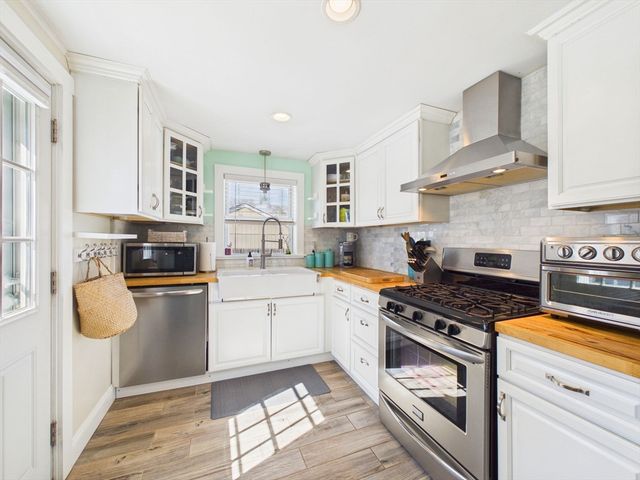 3 Hazel St, Wareham, MA 02571