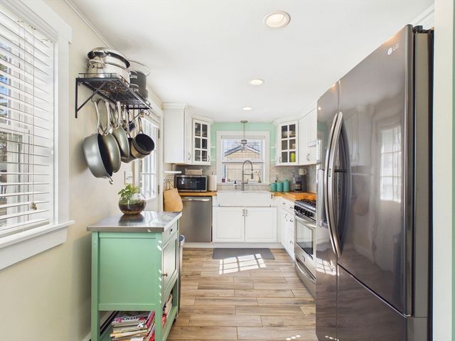 3 Hazel St, Wareham, MA 02571