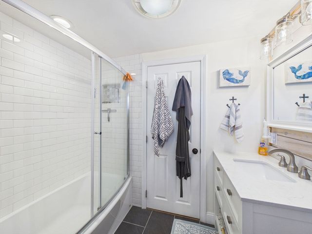 3 Hazel St, Wareham, MA 02571