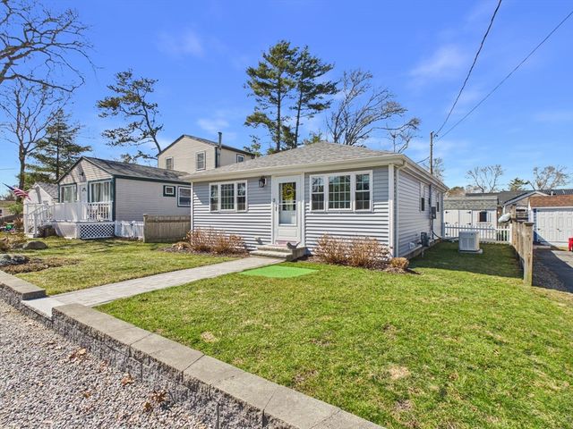 3 Hazel St, Wareham, MA 02571