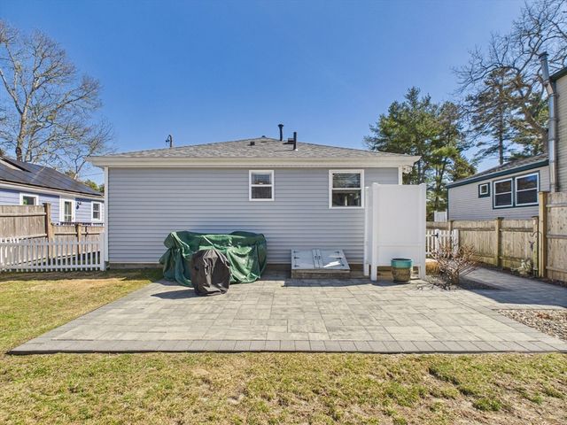 3 Hazel St, Wareham, MA 02571