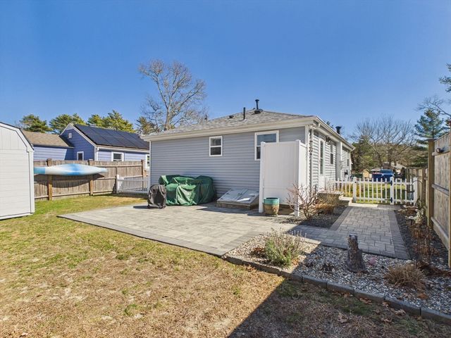 3 Hazel St, Wareham, MA 02571