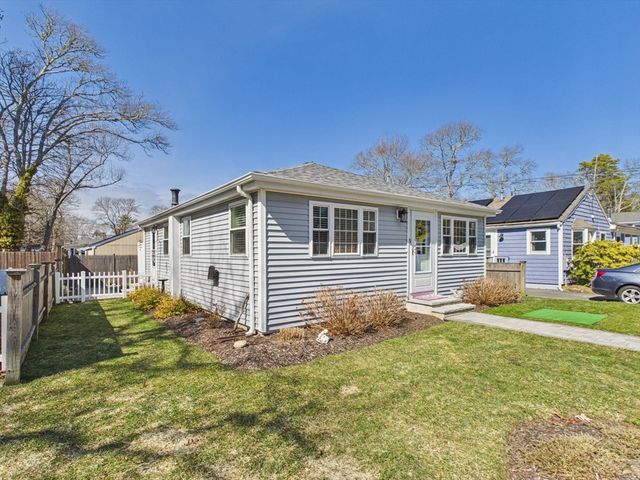 3 Hazel St, Wareham, MA 02571