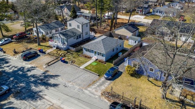 3 Hazel St, Wareham, MA 02571