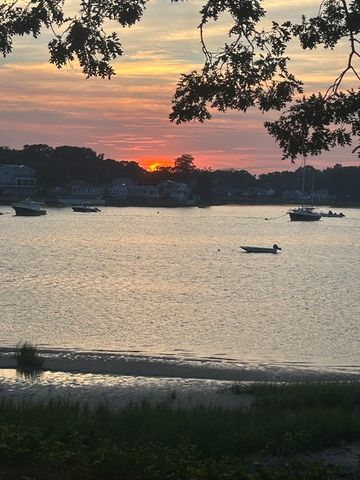 3 Hazel St, Wareham, MA 02571