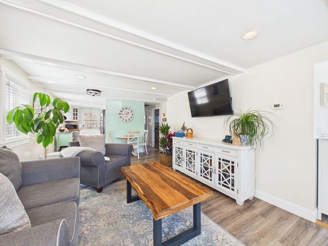 3 Hazel St, Wareham, MA 02571