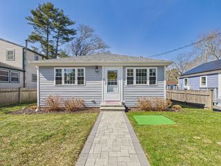 3 Hazel St, Wareham, MA 02571