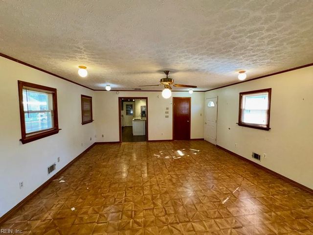 1549 Sagewood DR, Virginia Beach, VA 23455