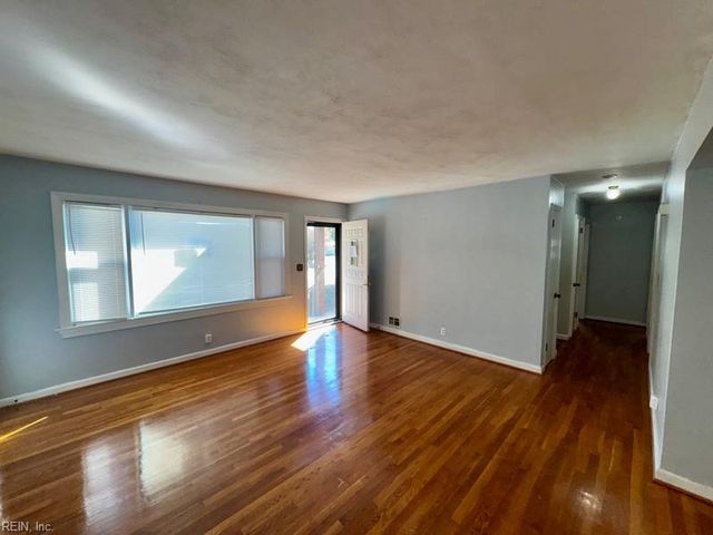 1549 Sagewood DR, Virginia Beach, VA 23455
