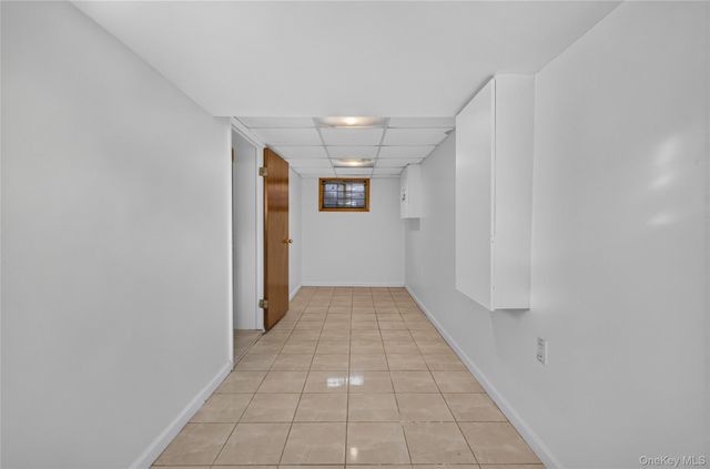 46-19 Iris Lane, Great Neck, NY 11020