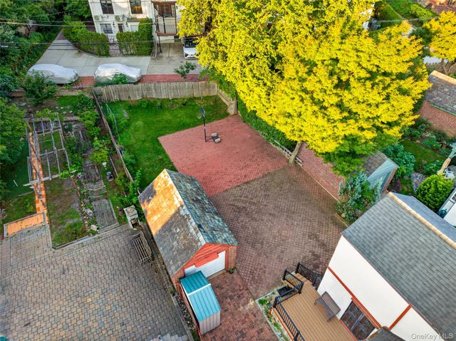 46-19 Iris Lane, Great Neck, NY 11020