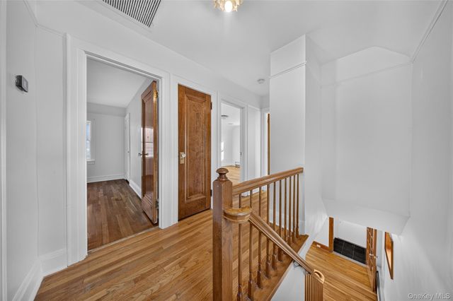 46-19 Iris Lane, Great Neck, NY 11020