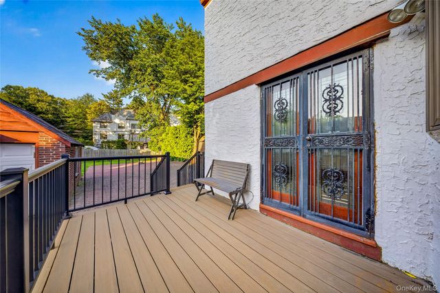 46-19 Iris Lane, Great Neck, NY 11020
