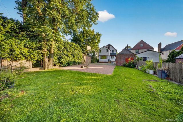 46-19 Iris Lane, Great Neck, NY 11020