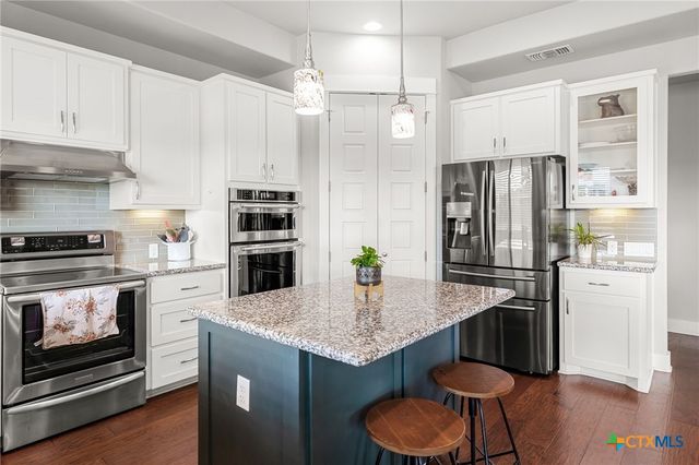 105 E Doucet Cove, Hutto, TX 78634