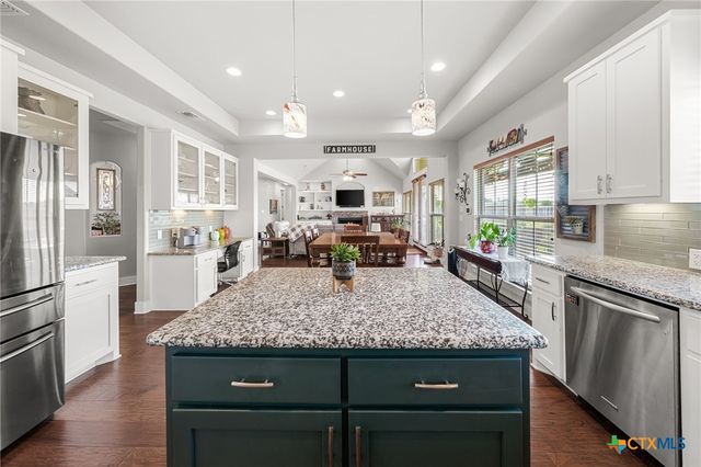 105 E Doucet Cove, Hutto, TX 78634