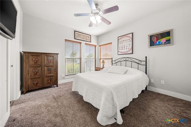 105 E Doucet Cove, Hutto, TX 78634