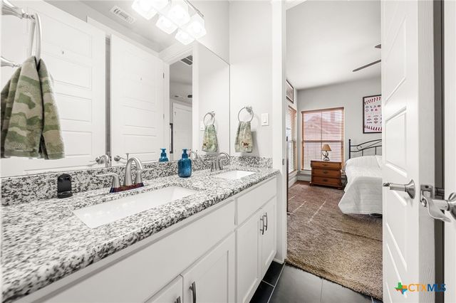 105 E Doucet Cove, Hutto, TX 78634
